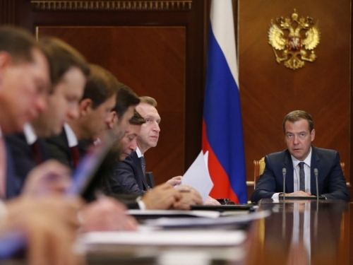 Медведев поручил проработать организацию раздельного сбора мусора